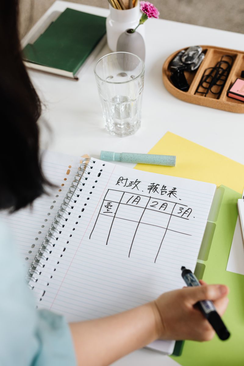 月の食費予算の考え方. 家族で買い物のルールを話し合い、子どもと一緒に計画を立てることで得られるメリットを紹介します。